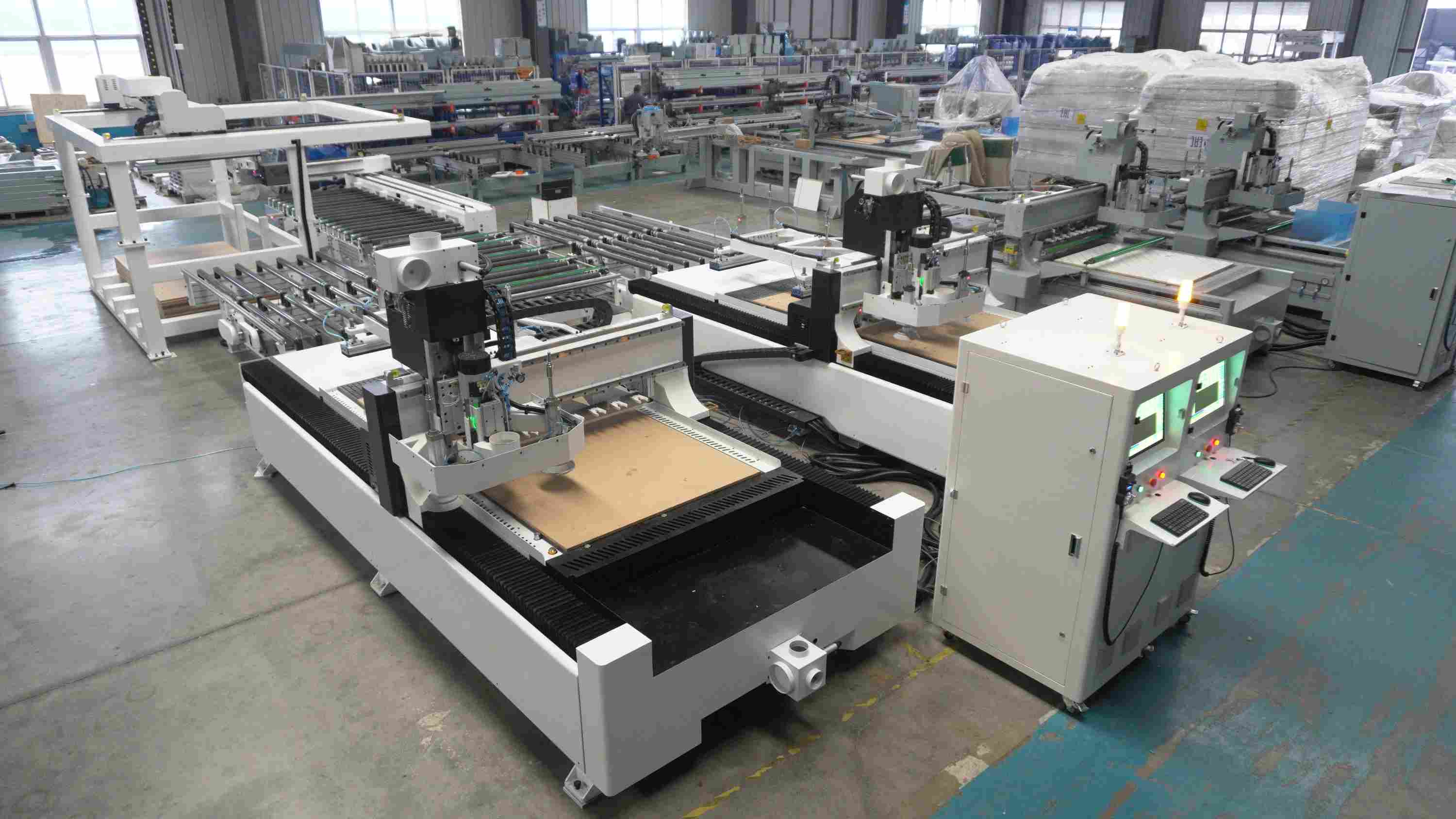 M12(1+2) Fertigungslinie für kundenspezifische Möbel mit Portalkranverladung