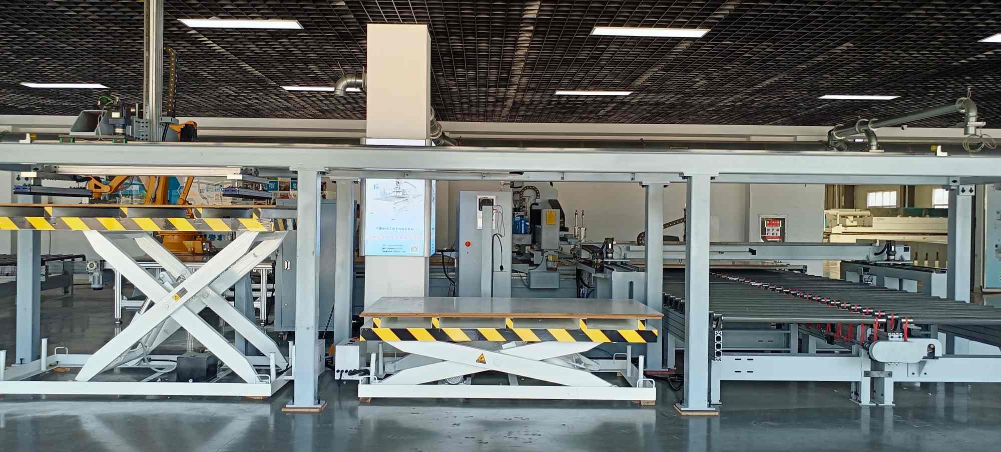 MD-8AL (1+2) Fertigungslinie für kundenspezifische Möbel mit robotergestützter Palettierung