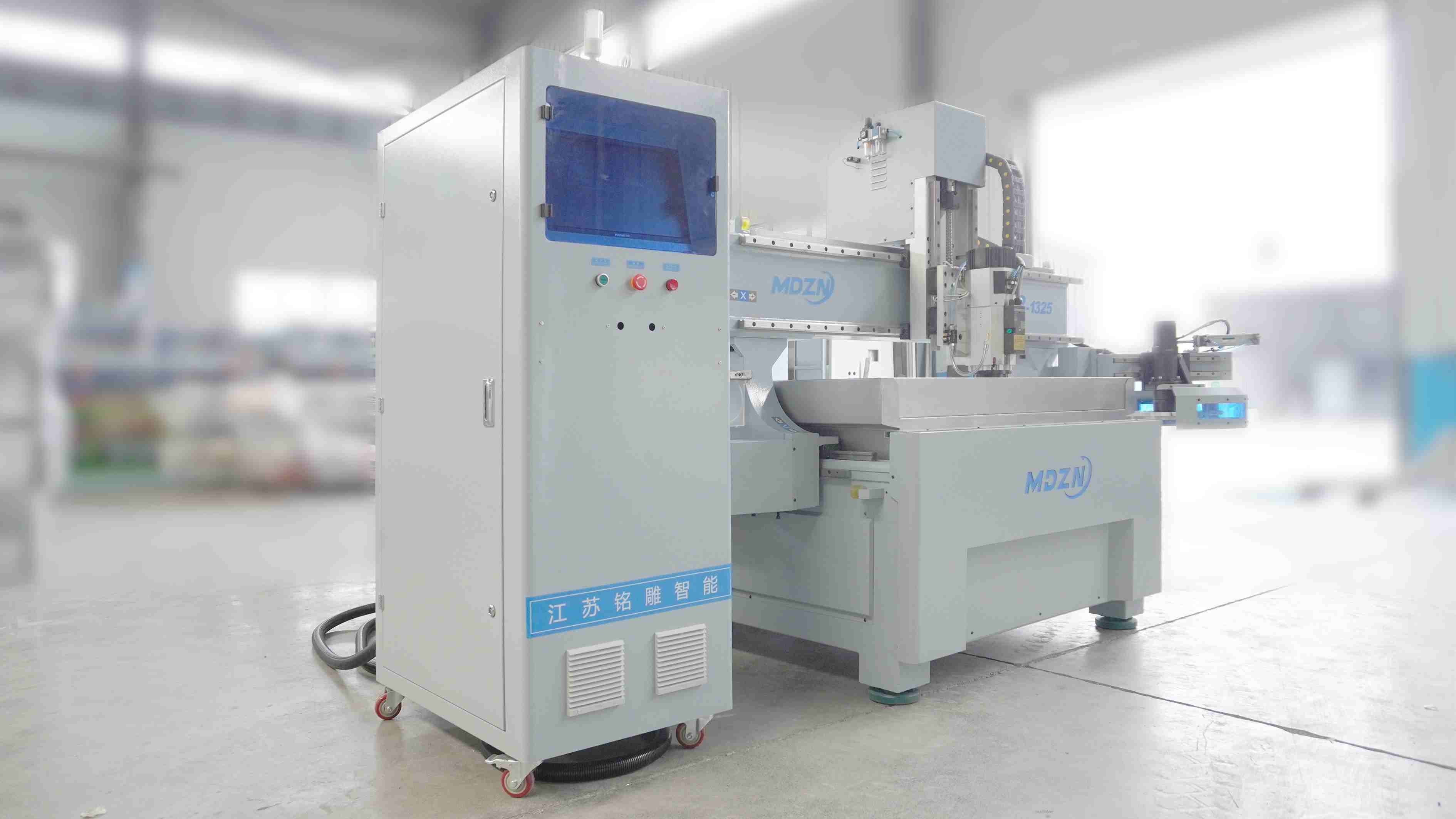 M8-1325 CNC-Profilmaschine