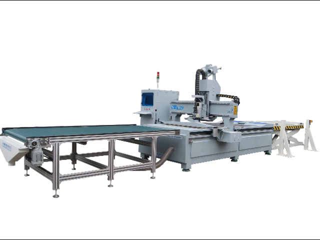 M8 CNC-Fräse mit automatischer Be- und Entladung von Holzplatten