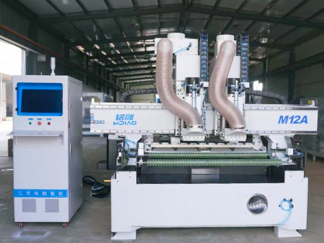 M12A CNC-Graviermaschine + Doppelspindeln + 12-Werkzeug-Magazin
