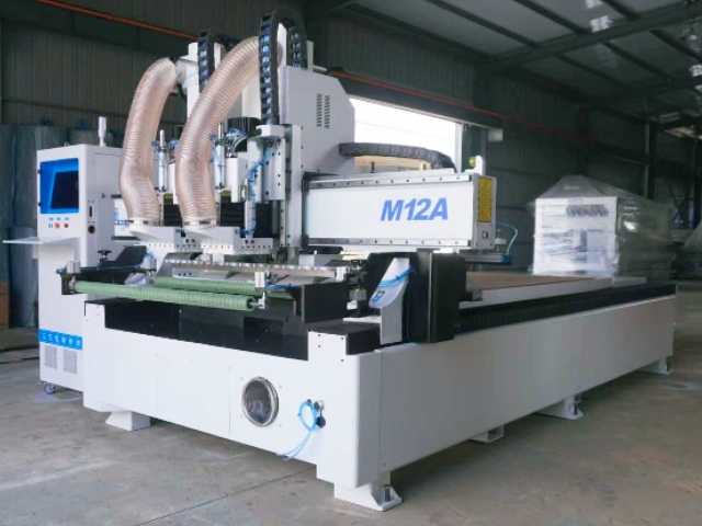 M12A CNC-Graviermaschine + Doppelspindeln + 12-Werkzeug-Magazin