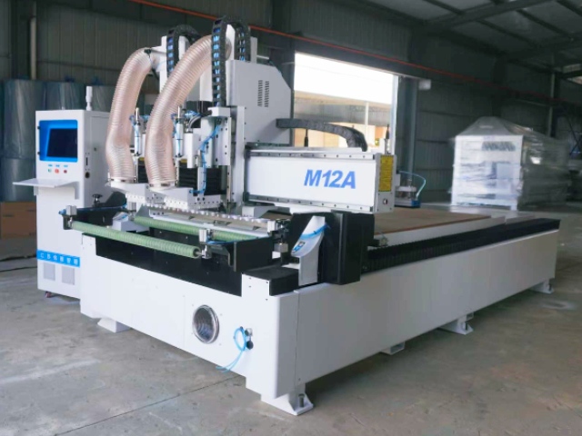 M12A CNC-Graviermaschine + Doppelspindeln + 12-Werkzeug-Magazin