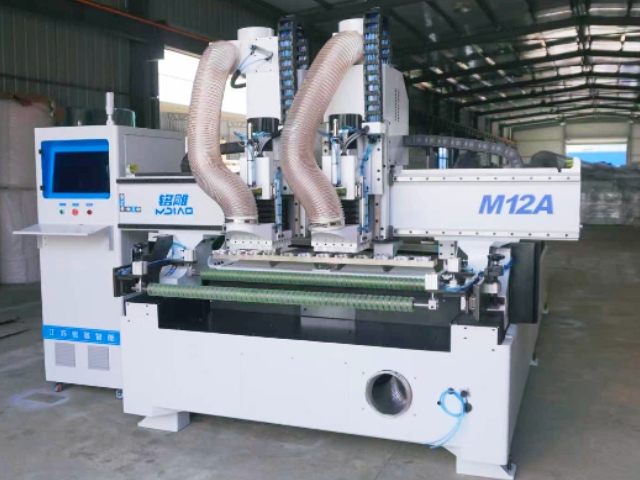 M12A CNC-Graviermaschine + Doppelspindeln + 12-Werkzeug-Magazin