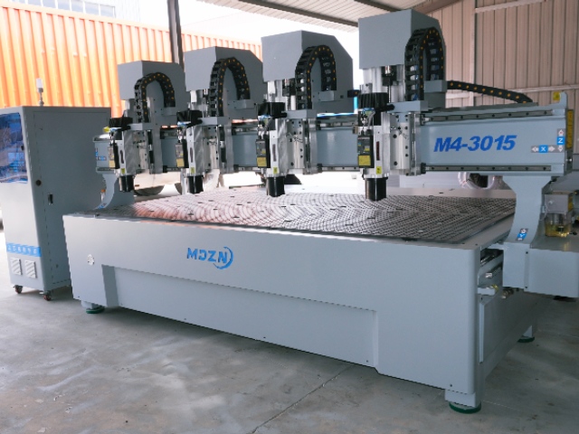 M4-3015 Holzbearbeitungszentrum