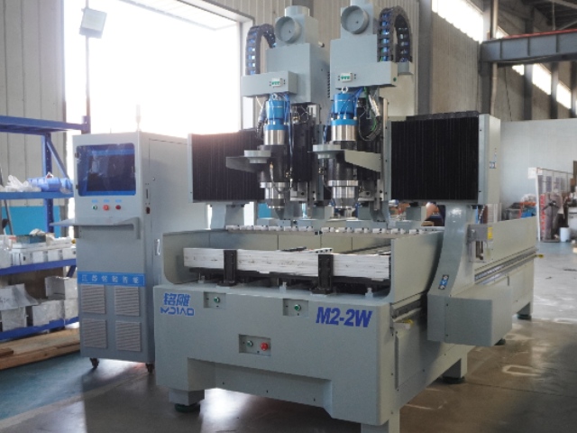 Kundenspezifische CNC-Graviermaschine für die Holz- und Acrylbearbeitung M2-2W